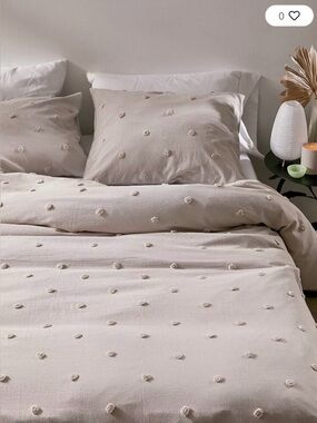 Urban Outfitters Tufted Dot Pillow Sham Set in Light Gray, Standard Size NEW